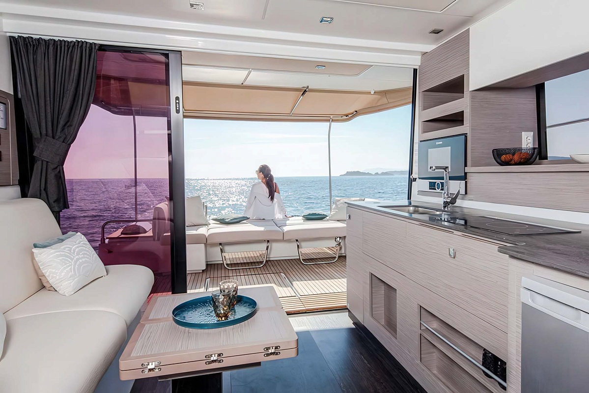 Аренда моторного катамарана Fountaine Pajot 40 на Пхукете - салон